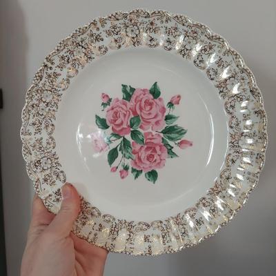 Plate Display Shelf and Collectible Vintage China (B3-BBL)