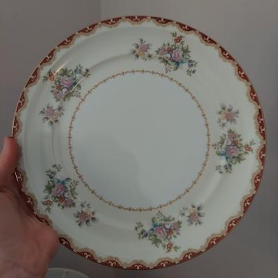 Plate Display Shelf and Collectible Vintage China (B3-BBL)