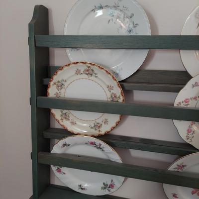 Plate Display Shelf and Collectible Vintage China (B3-BBL)