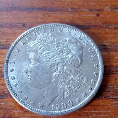LOT 28 1900 DATED SILVER DOLLAR