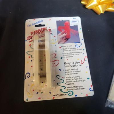 Christmas Wrapping Paper, Bows, Gift Bags & More (BS2-DW)