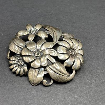 Sterling Silver Floral Pattern Brooch
