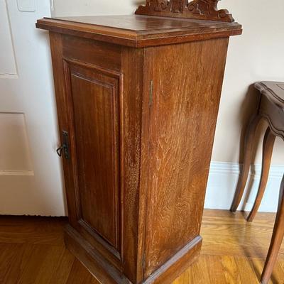 Antique Victorian walnut bedside cabinet
