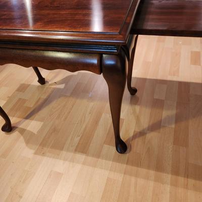 Queen Anna Style Tea Table 28x18x 24