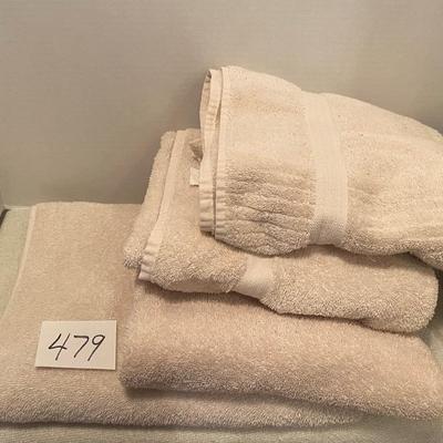 4 Large Towels