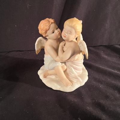 Kissing Figurines (B3-MG)