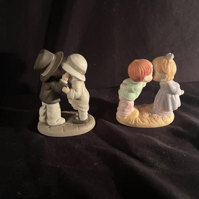 Kissing Figurines (B3-MG)