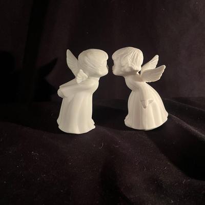 Kissing Figurines (B3-MG)