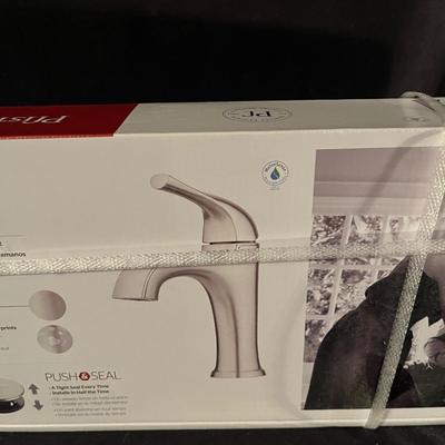 NIB Glacier Bay Sink, Faucet, Moen Towel Racks & More (B3-MG)