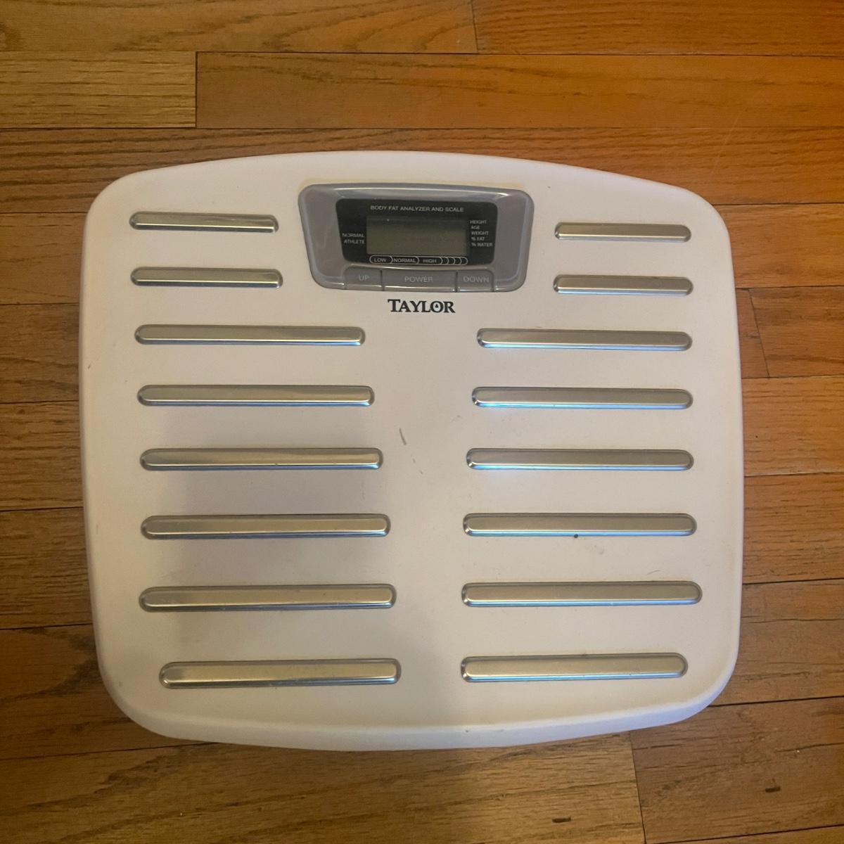 Taylor Body Fat Scale, Clock & Bath Mats (B3MG)