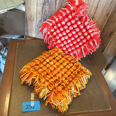 2 Pillows