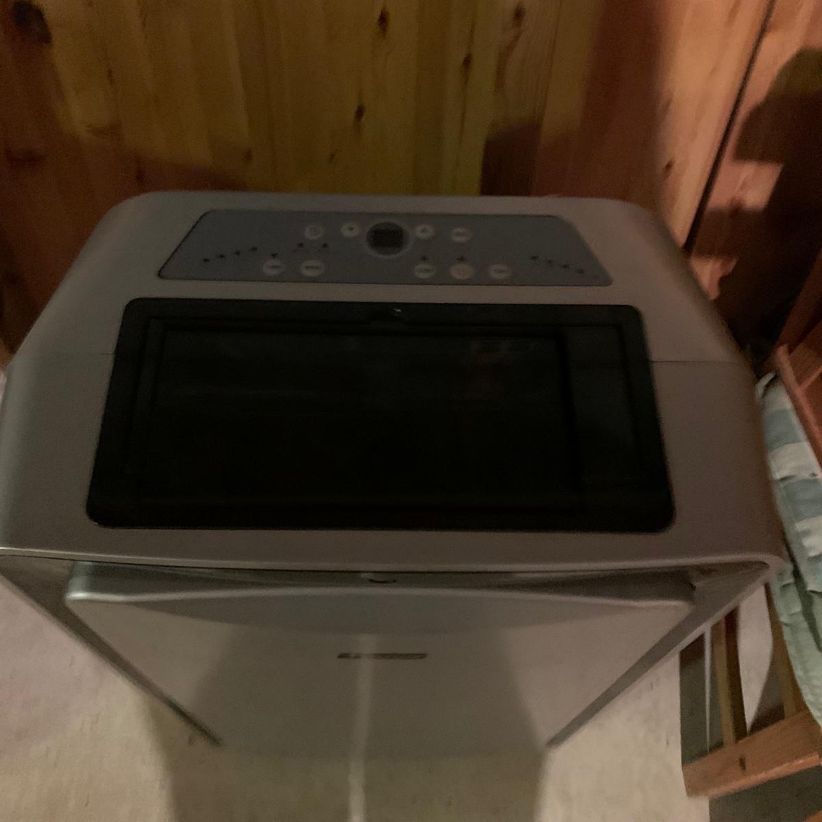 Lot 501R Everstar Roller Floor Portable Air Conditioner Model MPM2