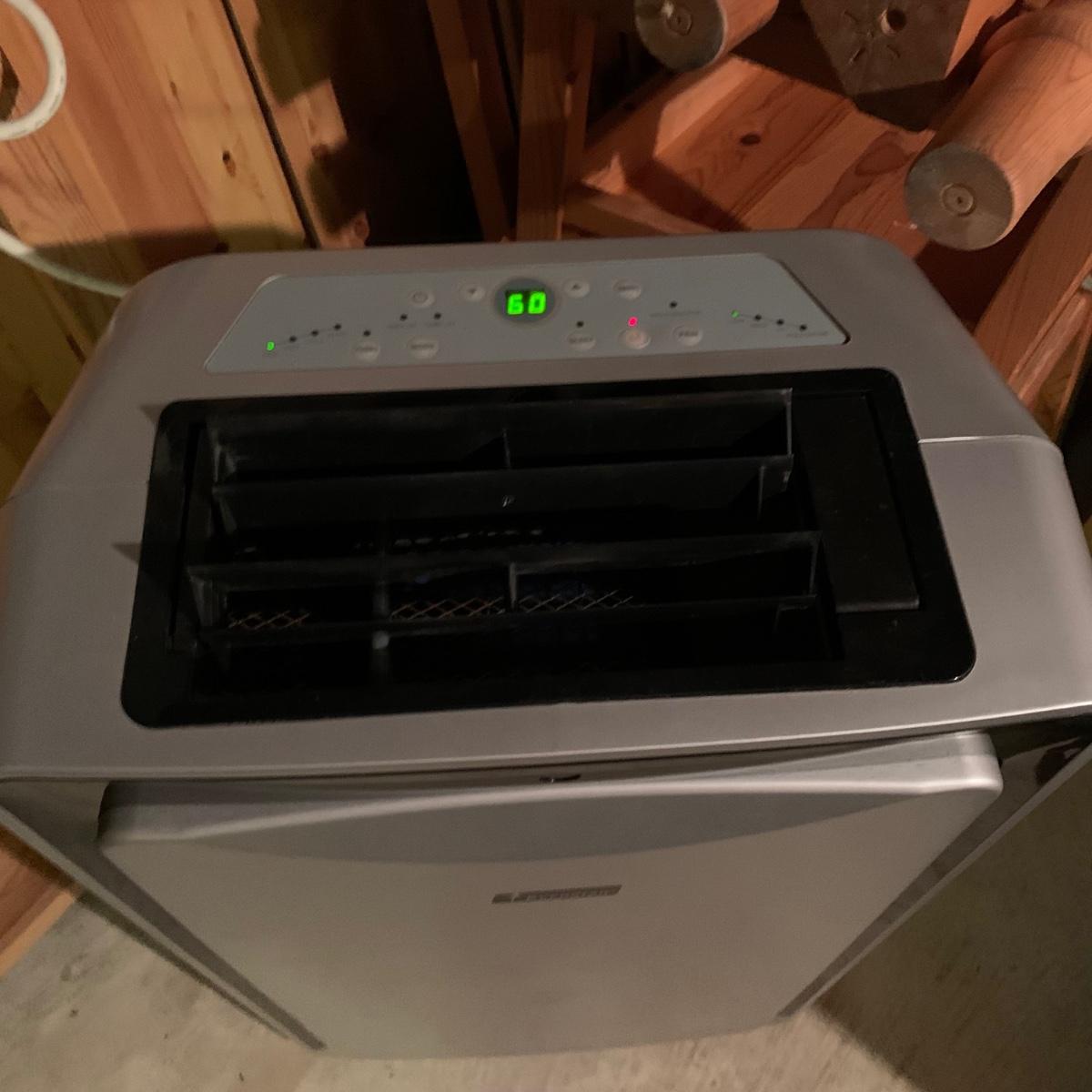 Lot 501R Everstar Roller Floor Portable Air Conditioner Model MPM2