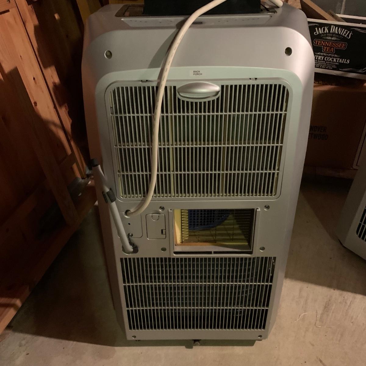 Lot 501R Everstar Roller Floor Portable Air Conditioner Model MPM2