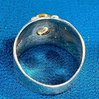 .925 SILVER RING WITH TURQUOISE? STONE AND MODERN STYLING