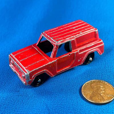 RED TOOTSIE TOY STATION WAGON CAR WITH HITCH