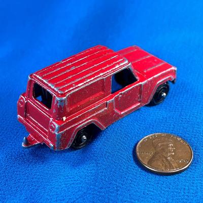 RED TOOTSIE TOY STATION WAGON CAR WITH HITCH