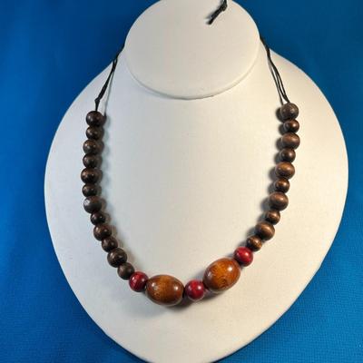 70'S SCENE WOOD BEAD NECKLACE ON BLACK STRING