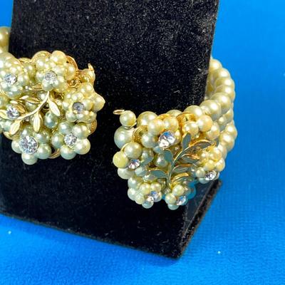 LOVELY VINTAGE 3-STRAND CELERY COLORED PEARL AND RHINESTONE CUFF BRACELET