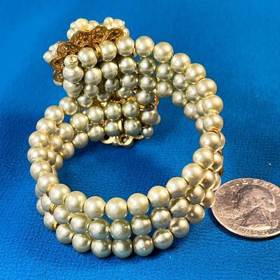 LOVELY VINTAGE 3-STRAND CELERY COLORED PEARL AND RHINESTONE CUFF BRACELET