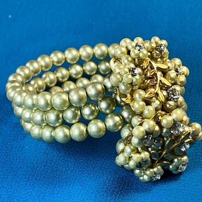 LOVELY VINTAGE 3-STRAND CELERY COLORED PEARL AND RHINESTONE CUFF BRACELET