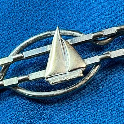 VINTAGE SILVERTONE SAILBOAT TIE BAR