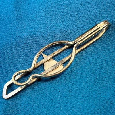 VINTAGE SILVERTONE SAILBOAT TIE BAR