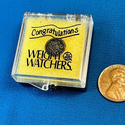 NEW IN BOX WEIGHT WATCHERS ENAMELED LAPEL PIN