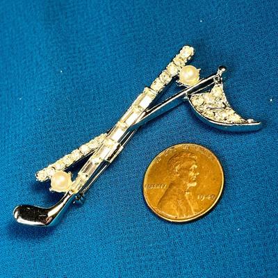 GLITTERY RHINESTONE AND FAUX PEARL GOLF PIN BROOCH