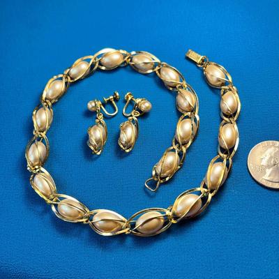 1/20 12K G.F. FAUX PEARL, GOLD TWIST CASING NECKLACE AND EARRING SET 