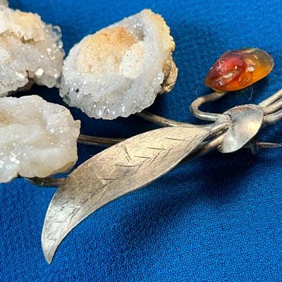NATURE'S GLORY FANTASTIC ROCK CRYSTALLINE FORMATIONS SET IN SILVER FRAMEWORK PIN