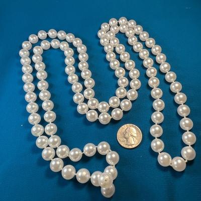 LONG PRETTY FAUX PEARL STRAND 