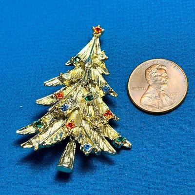 MULTI-COLORED RHINESTONE DECORATED CHRISTMAS TREE PIN