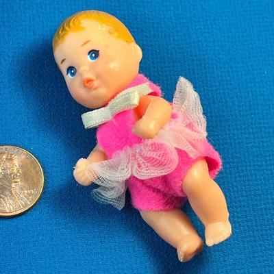 1973 MATTEL LITTLE BABY DOLL WITH HOT PINK AND WHITE OUTFIT