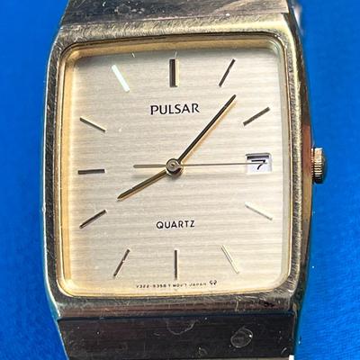 GOLDTONE PULSAR QUARTZ CALENDAR WATCH WITH METAL BAND