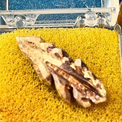 PURE SILVER CRYSTAL SHAPED LIKE A LEAF, IN CASE