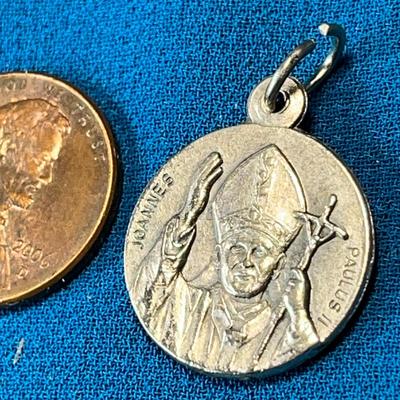 POPE JOANNES PAULUS II & ST. PETER'S SQUARE CHARM/PENDANT  MADE IN ITALY