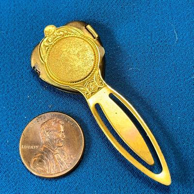 HEART SHAPED LOCKET BOOKMARK WITH INCISED DECORATION