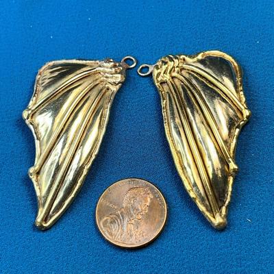 GOLD- AND SILVERTONE PAIR OF BUTTERFLY WINGS? CHARMS OR?