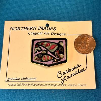 BEAUTIFUL CLOISONNE PIN WITH ALASKAN INDIAN MOTIF  NEW ON CARD