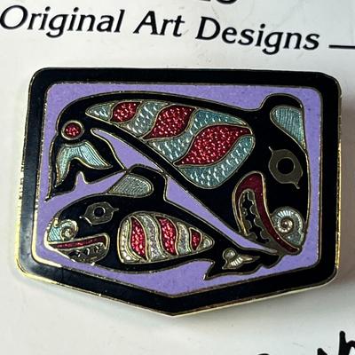 BEAUTIFUL CLOISONNE PIN WITH ALASKAN INDIAN MOTIF  NEW ON CARD