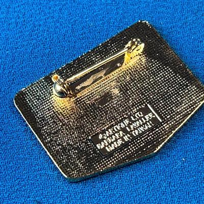 BEAUTIFUL CLOISONNE PIN WITH ALASKAN INDIAN MOTIF  NEW ON CARD