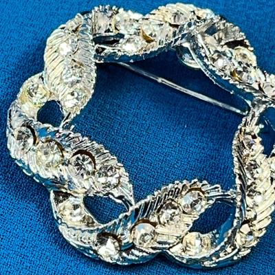 BRIGHT SPARKLY SILVERTONE RHINESTONE WREATH-LIKE BROOCH PIN