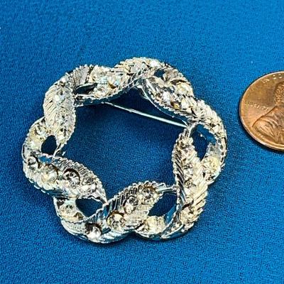 BRIGHT SPARKLY SILVERTONE RHINESTONE WREATH-LIKE BROOCH PIN