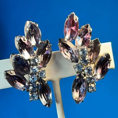 BEAUTIFUL PURPLE-Y BLUE GLASS PRONG SET STONE AND RHINESTONE EARRINGS