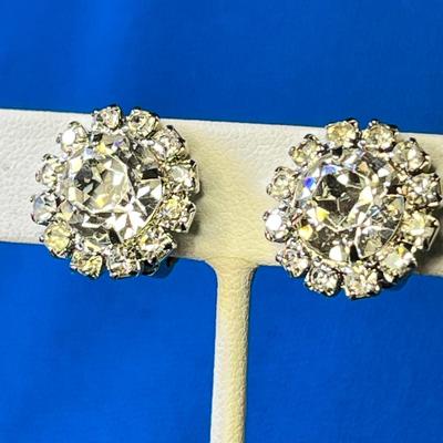 SPARKLY CLEAR RHINESTONE BUTTON STYLE EARRINGS 