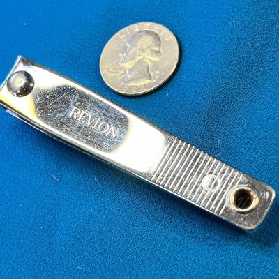 REVLON NAIL CLIPPERS WITH FILE