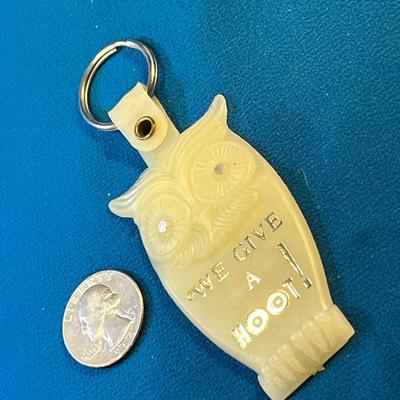 CARTOW INC. KEY CHAIN "WE GIVE A HOOT!"