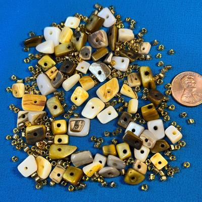 POLISHED STONE AND AMBER GLASS BEAD NECKLACE  NEEDS RESTRINGING