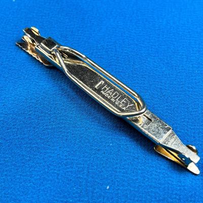 ARROW SHAPED GOLDTONE TIE BAR BY HADLEY